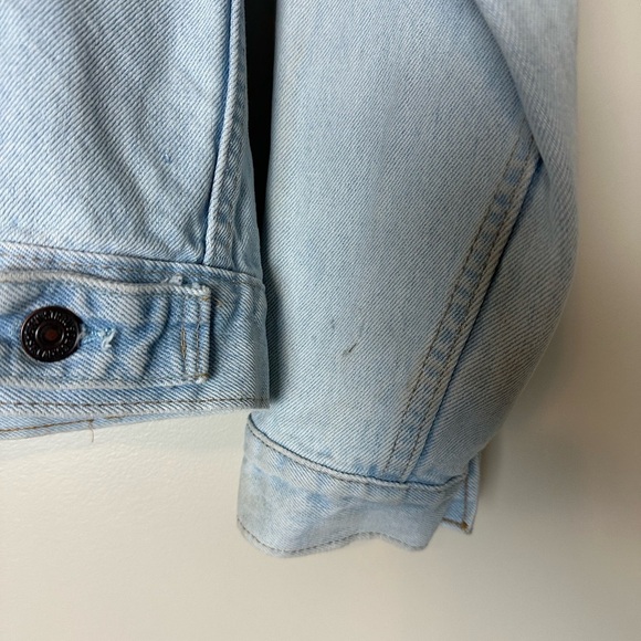 Vintage Levi’s Lightwash Denim Jacket Medium - Picture 5 of 7